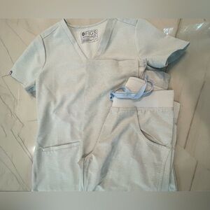 FIGS scrub set XS top/XS (tall) bottoms